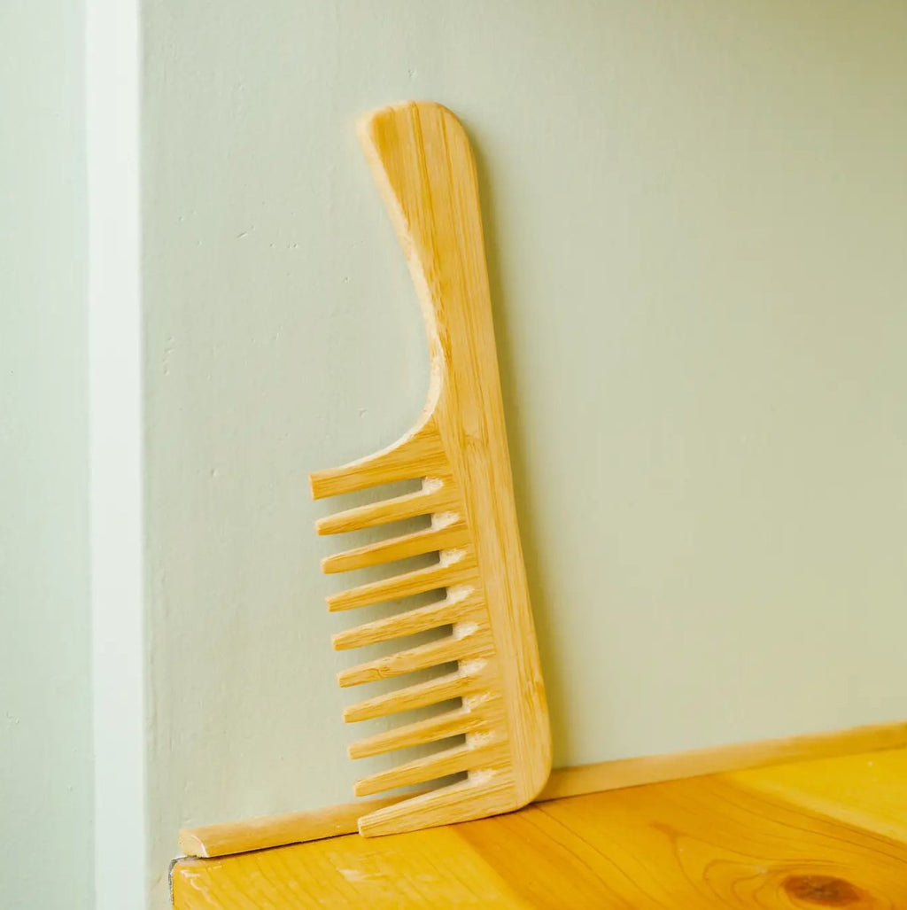 Bamboo Wide Tooth Comb with Handle | Flat Tips